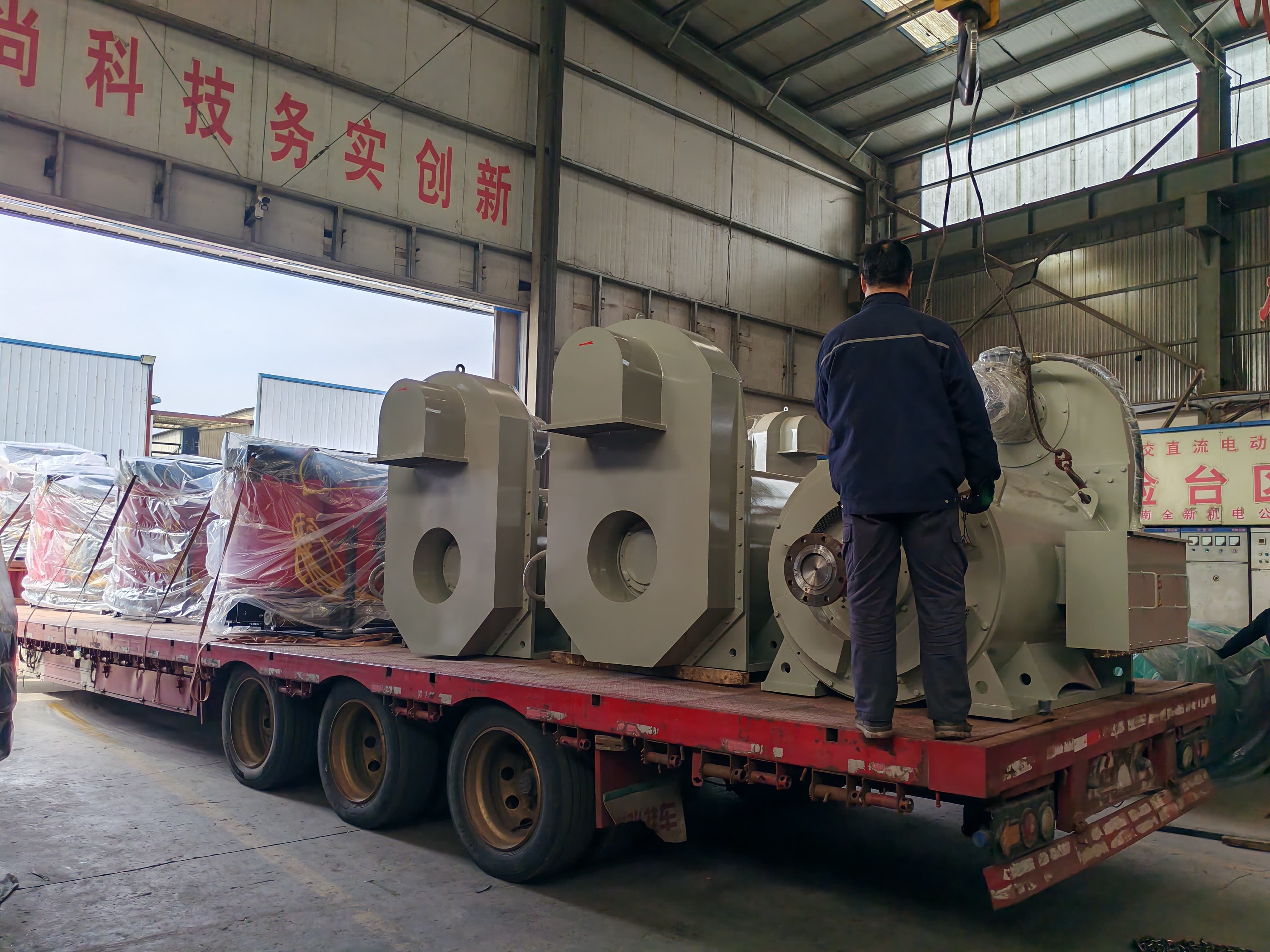 鑽井隊幹式變壓器（qì）和正壓防爆電機發貨