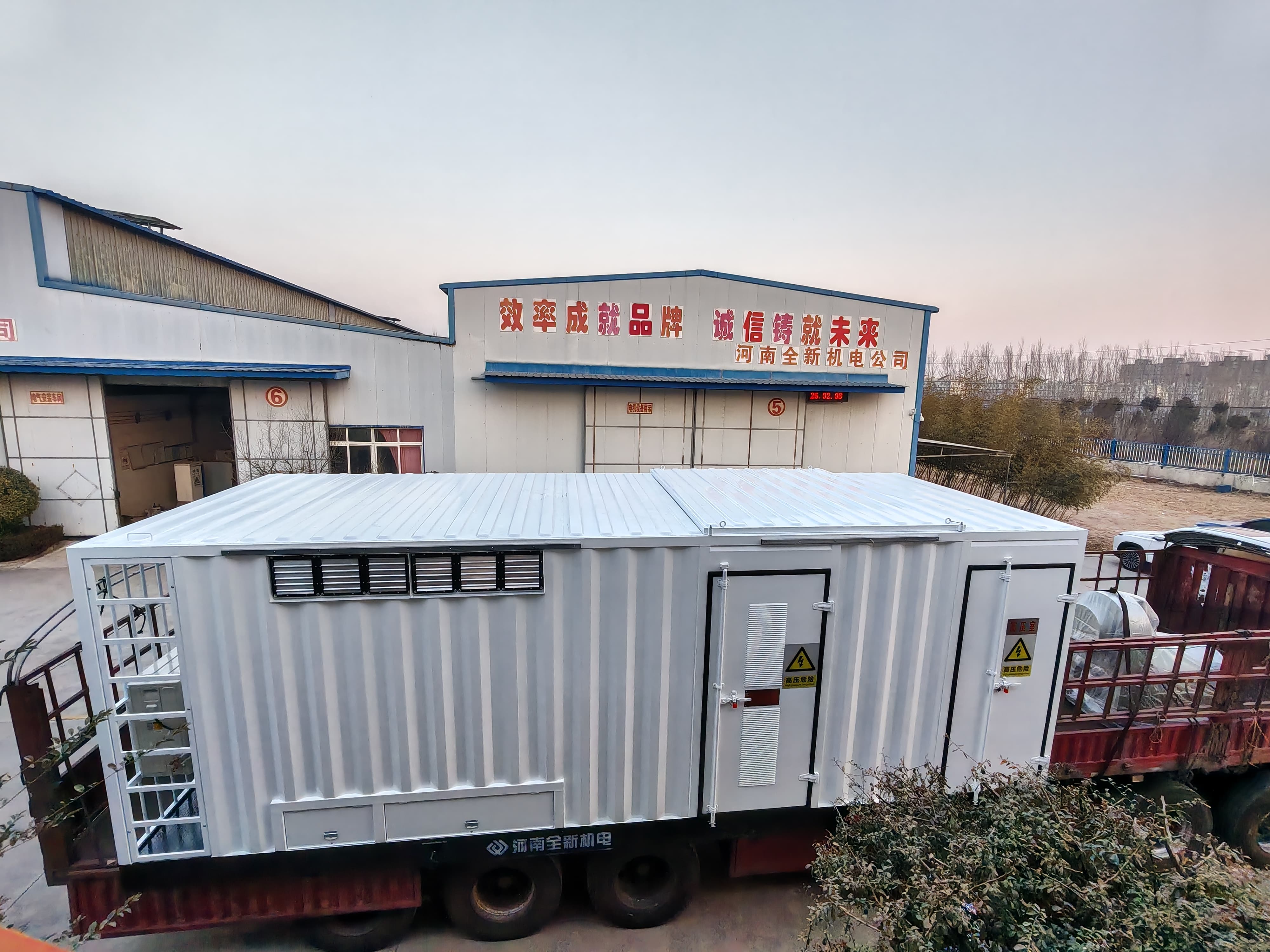 3150kva箱變（biàn）配1250kw正壓防爆變頻調速電機發往靖邊鑽井現場