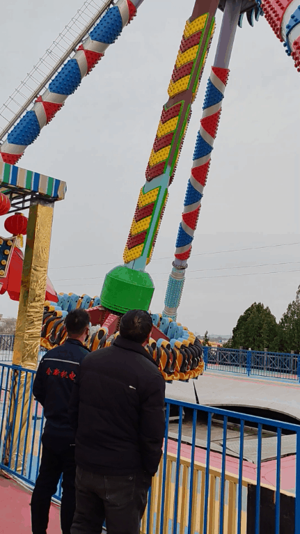 給五龍山遊樂園維修大擺錘上的（de）直流電機